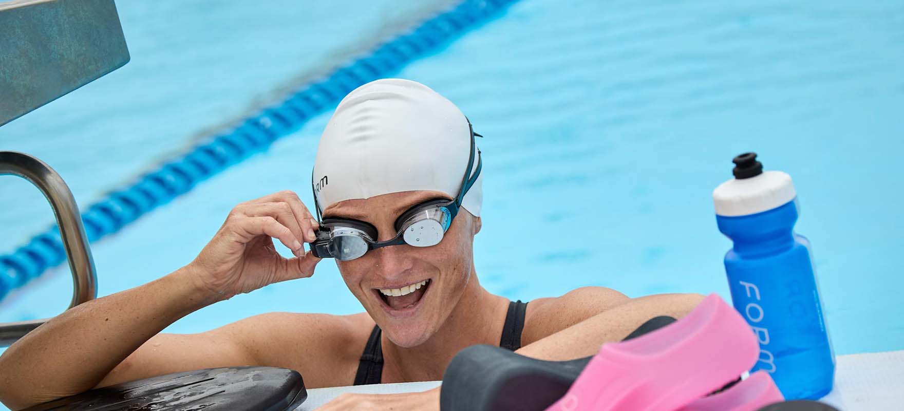 Swimmer selecting a workout on the FORM Goggles